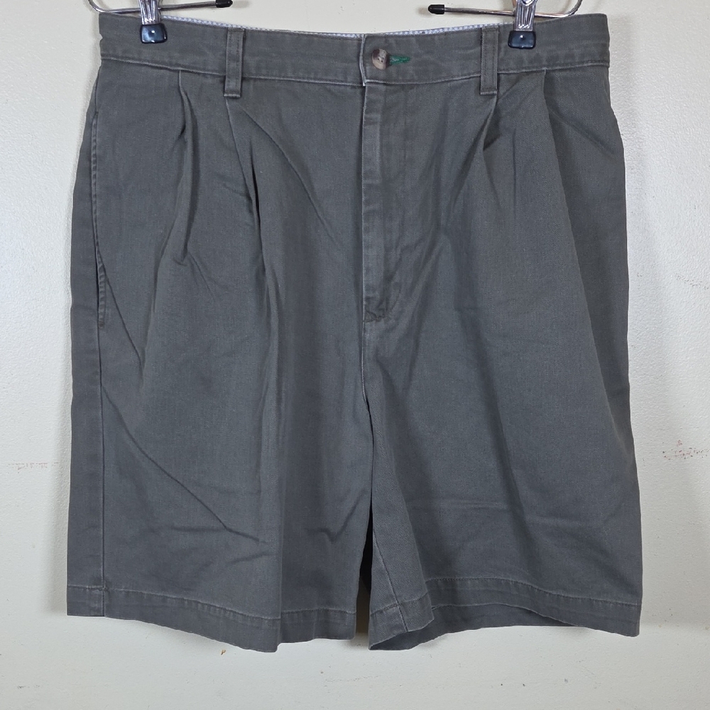 Men’s Tommy Hilfiger Gray Pleated Shorts Size 33 Waist